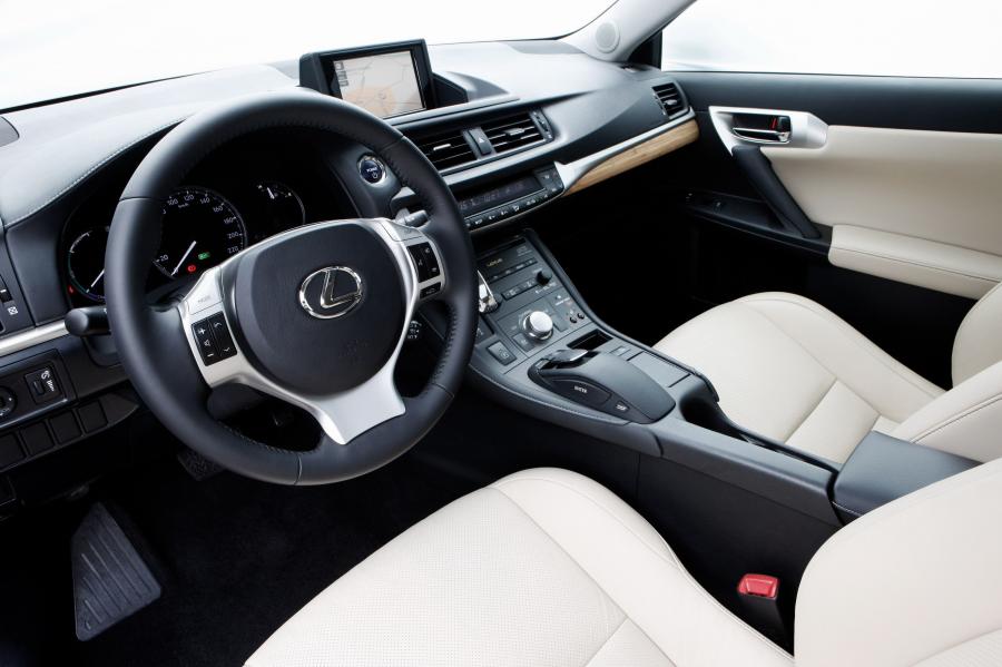  Lexus CT200h 2010 года  (фото 92 из 266)